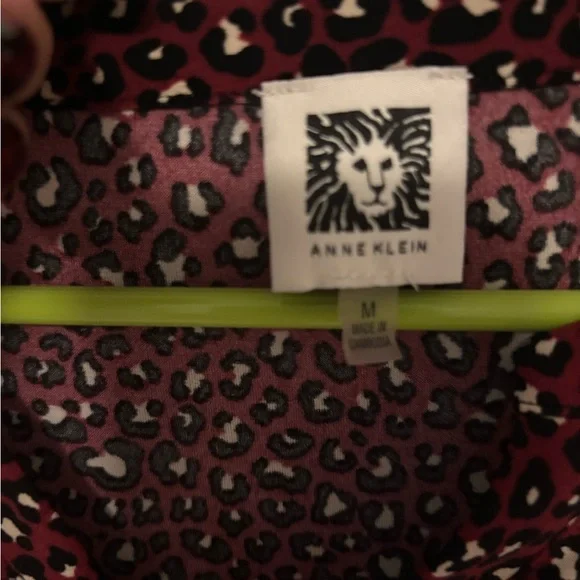 ANNE KLEIN ANIMAL PRINT BURGUNDY BLOUSE - Picture 4 of 5